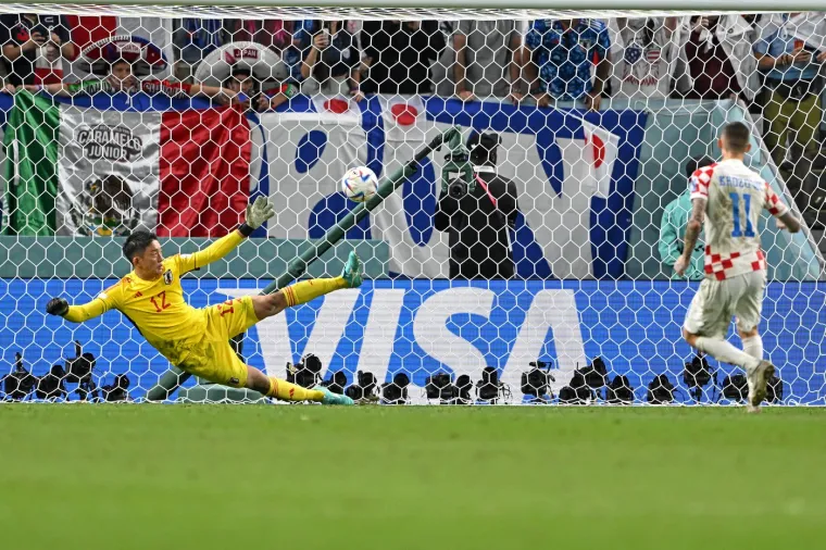 Brozović je zatim pogodio po sredini gola