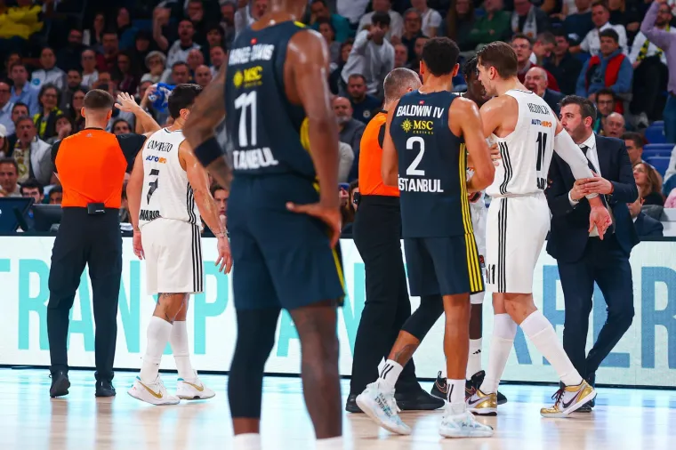 Hezonja potpuno poludio i napao suca, fotografije sve otkrivaju