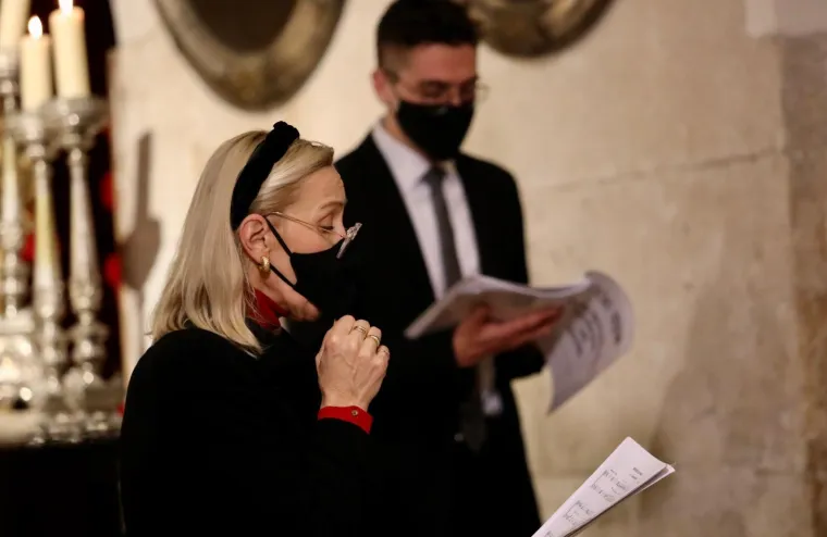 Zagrepčani su na kiši slušali propovijed kardinala Bozanića: Evo kako su izgledale polnoćke diljem Hrvatske