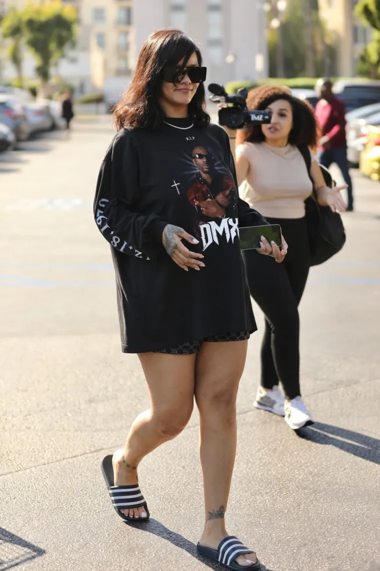 Rihanna ne mari za kilograme nakupljene u trudnoći, ponosno se skinula u kratke hlačice i gušta u životu