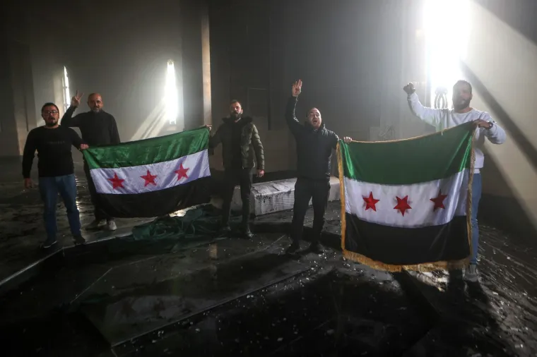 Sirijski pobunjenici sada pokušavaju ponovno sastaviti svoju zemlju i otkriti dokaze o zločinima koje je počinio Assad. Sadašnji de facto vođa zemlje, šef HTS-a Abu Muhammed al-Jolani, obećao je da će loviti Assadove prijatelje. Priopćeno je da je barem jedan od njih već uhvaćen i pogubljen.