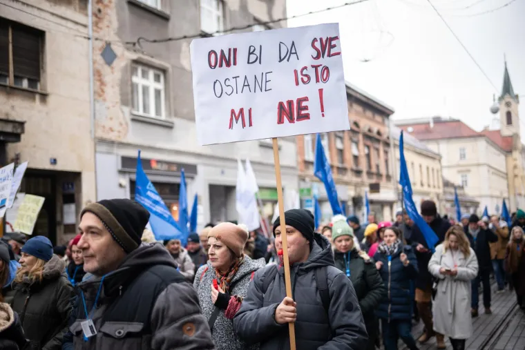 Veliki prosvjed prosvjetara u Zagrebu, na transparentima poruke: 'Ovo je tek početak'