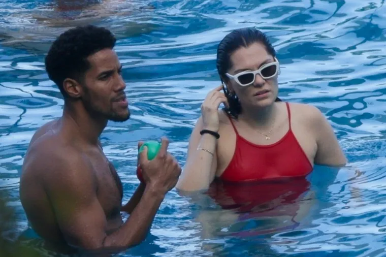 Da je ovoj glazbenoj divi život krenuo na bolje, dokaz su i fotografije s novim dečkom. Naime, Jessie J i Chanan Safir Colman potvrdili su svoju vezu u travnju ove godine. Inače, Colman je košarkaš koji je pjevačicu osvojio kao nijedan dosad, da je čak na Instagramu nedavno napisala: &quot;Mogu vidjeti svoj život s njim, a to nikad prije nisam imala.&quot;