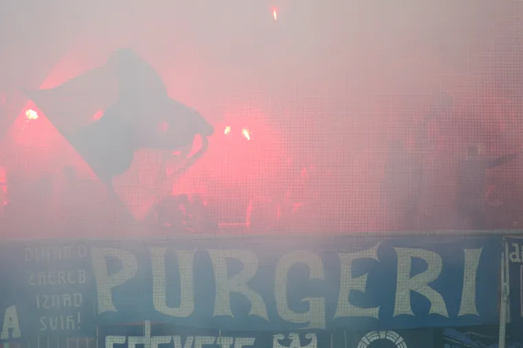 Bad Blue Boysi spektakularnom bakljadom zapalili Arenu u Salzburgu: Sve je bilo u dimu