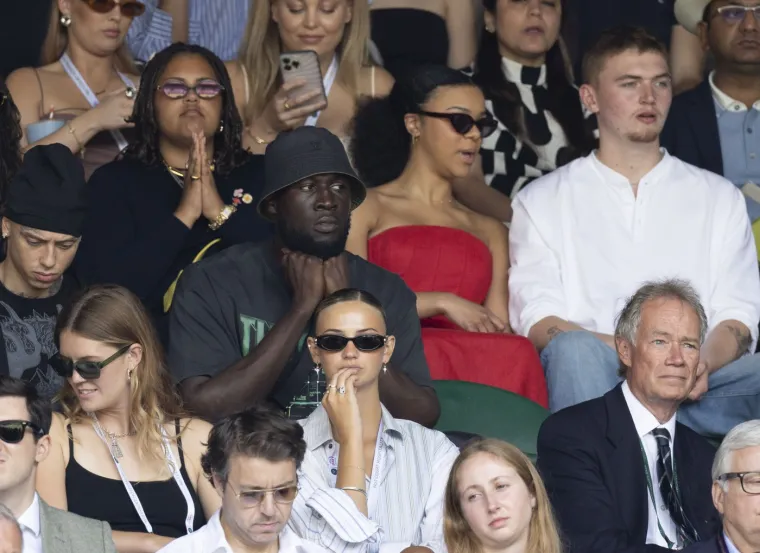 Britanski reper Stormzy, pravoga imena Michael Ebenezer Kwadjo Omari Owuo Jr., najviše je pozornosti privukao na britanskoj underground glazbenoj sceni svojom serijom slobodnih stilova Wicked Skengman.