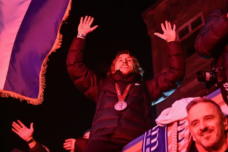 Luka Modrić bio je isto razdragan. Kapetan nije skrivao emocije.