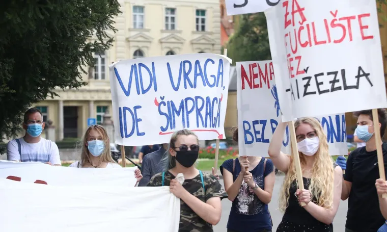 'Filozofski je naš': Inicijativa za Filozofski prošetala Zagrebom i pokazala svoje nezadovoljstvo zbog smjena na Fakultetu