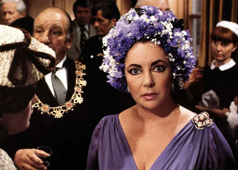 Elizabeth Taylor Diamonds lansiran je 1991., a Hollywood Reporter navodi da je od lansiranja ostvario prodaju od više od šest milijardi kuna. Stoga ne čudi da je, kada je Elizabeth Taylor umrla 2011., objavljeno da je holivudska ikona ostavila procijenjeno bogatstvo od 4,5 milijardi kuna. Dio bogatstva Elizabeth Taylor bio je, naravno, podijeljen između njezine djece i unučadi.
