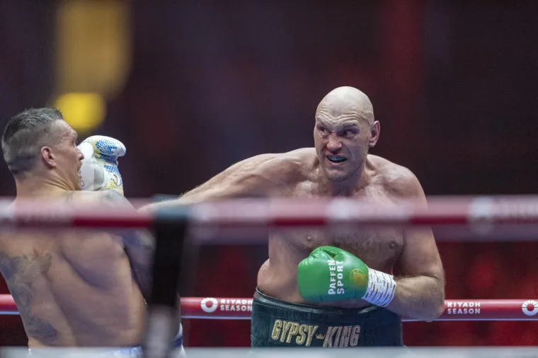 Rat u ringu se nastavio, te su jedan drugome prijetili dobrim kombinacijama. Fury je djelovao vrlo koncentrirano i nije dopuštao neki neplanirani udarac.