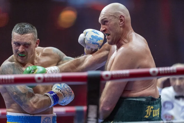 Bio je ovo fenomenalan meč o kojem se dugo pričalo, nakon 12 nevjerojatno dobrih rundi Oleksandr Usyk porazio je Tyson Furyja podijeljenom odlukom sudaca (115-112, 114-113, 113-114). Furyju je ovo bio prvi poraz u karijeri, dok je Usyk ostao neporažen s 22 pobjede u svojoj fantastičnoj karijeri.