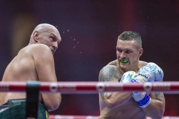 Usyk je toliko jako udario Furyja da su gorostasu zaklecala koljena: Publika gledala u nevjerici