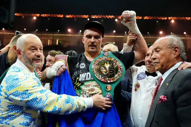 Usyk je toliko jako udario Furyja da su gorostasu zaklecala koljena: Publika gledala u nevjerici