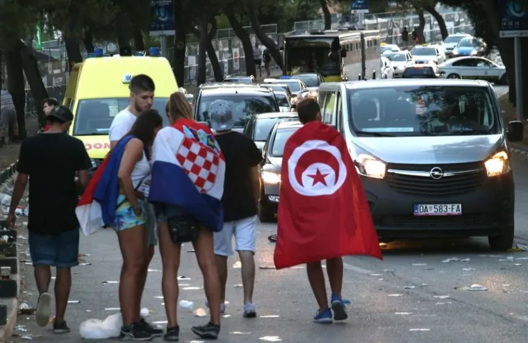 JUTRO NAKON PRVE VEČERI ULTRE: Pune ruke posla za gradske komunalce, Poljud i okolica preplavljeni smećem, posao im otežava bura