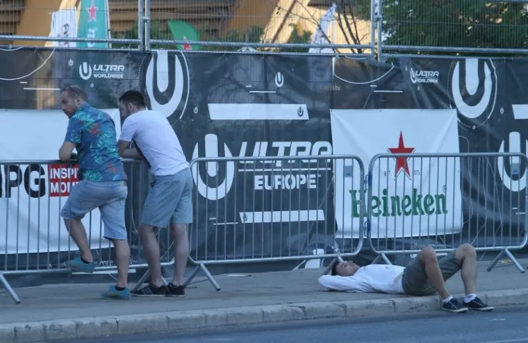 JUTRO NAKON PRVE VEČERI ULTRE: Pune ruke posla za gradske komunalce, Poljud i okolica preplavljeni smećem, posao im otežava bura