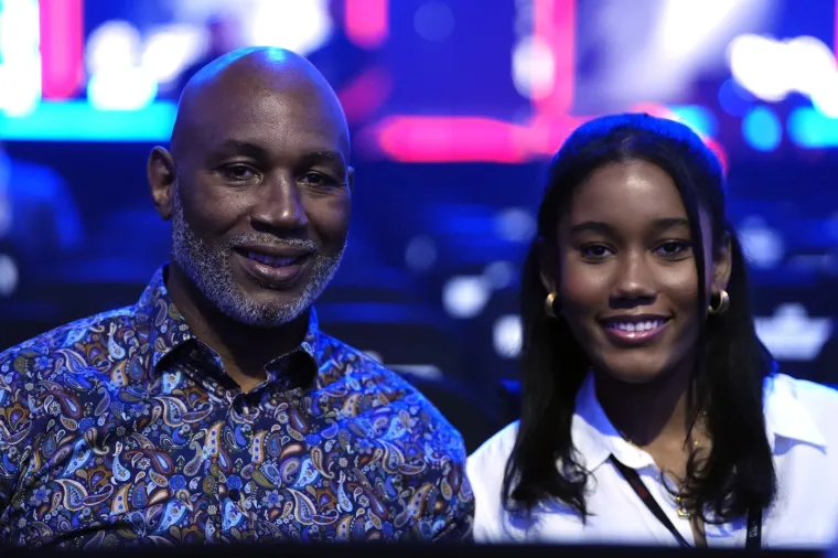 Lennox Lewis lijevo u Kingdom Areni. Niit njega ne biste prepoznali, jel&apos; tako?