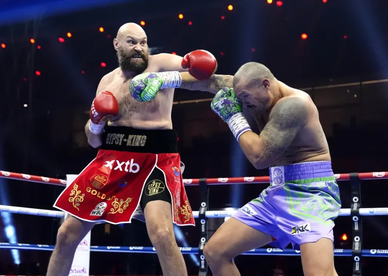 Tyson Fury i Oleksandr Usyk odradili su paklenih 12 rundi. Nakon borbe, Usyk je izazvao Duboisa, odnosno prihvatio ponudu za Britanca. 