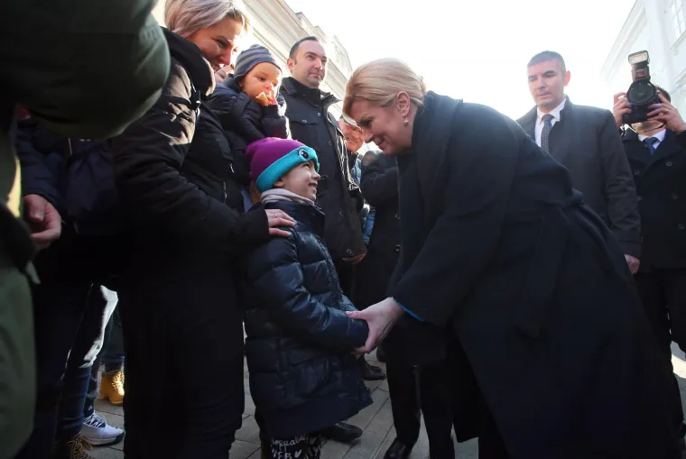Predsjednica privremeno preselila svoj ured u Zagorje, pogledajte kako je dočekana