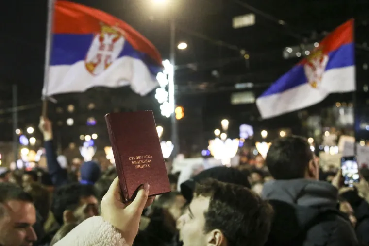 Slika koja govori više od tisuću riječi! Ovako je izgledao prosvjed u Srbiji, minuta šutnje i za ugašen život u Prečkom