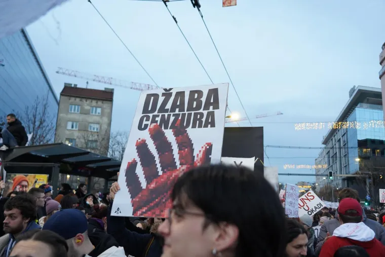 Slika koja govori više od tisuću riječi! Ovako je izgledao prosvjed u Srbiji, minuta šutnje i za ugašen život u Prečkom