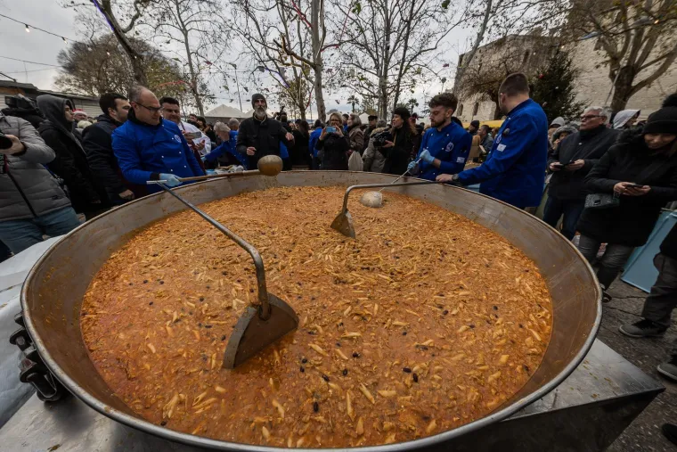Djed božićnjak u Otočcu, posni rižoto u Puli i kolenda u Dubrovniku. Ali što su jeli u Splitu...?