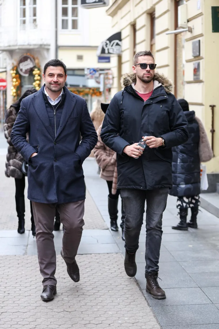 Davor Bernardić samo je jedan u nizu političara koji su na Badnjak odlično raspoloženi.