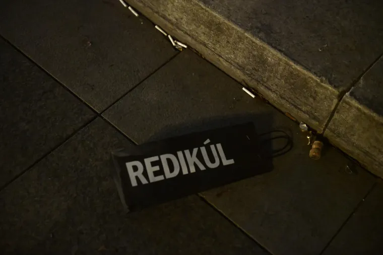 U centru Zagreba slavlje još traje, a boce i smeće preplavili ulice