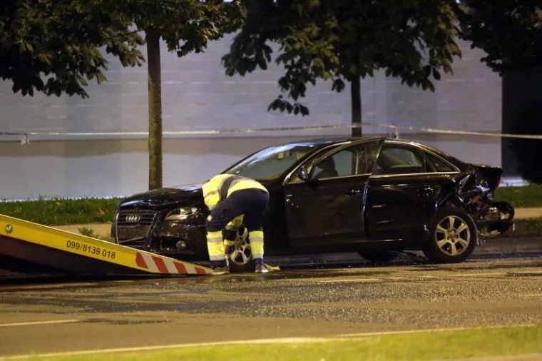 AUTO POTPUNO IZGORIO: Trostruki sudar u zagrebačkim Vrbanima