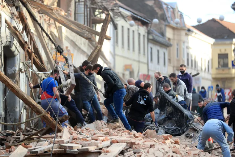 Tijekom ovih godina, pogled na razrušeni grad Petrinju ne može ostaviti nikoga ravnodušnim. I dalje se pamti svaki trenutak tog potresa, svaka izbjegla tragedija, ali i svakodnevna borba za povratak života u normalu. 