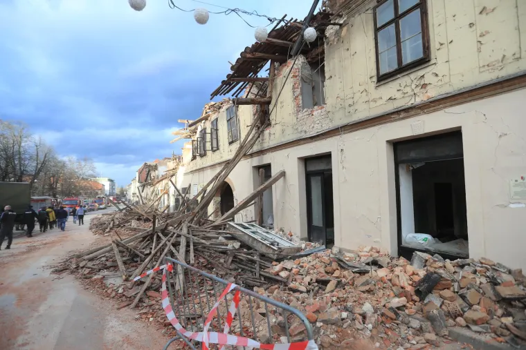 Razoran potres uništio pola Petrinje i okolna naselja: U sekundi je ugašeno sedam života