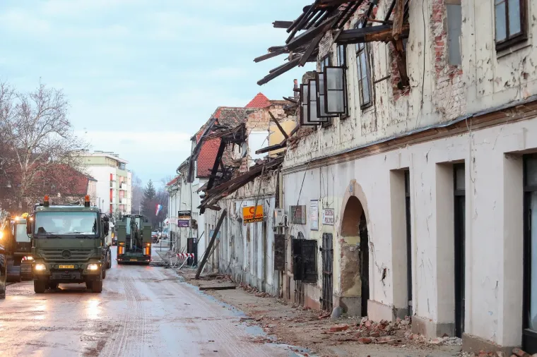 Razoran potres uništio pola Petrinje i okolna naselja: U sekundi je ugašeno sedam života