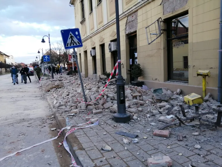 Razoran potres uništio pola Petrinje i okolna naselja: U sekundi je ugašeno sedam života