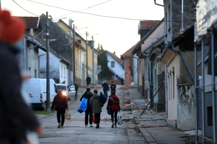 Razoran potres uništio pola Petrinje i okolna naselja: U sekundi je ugašeno sedam života