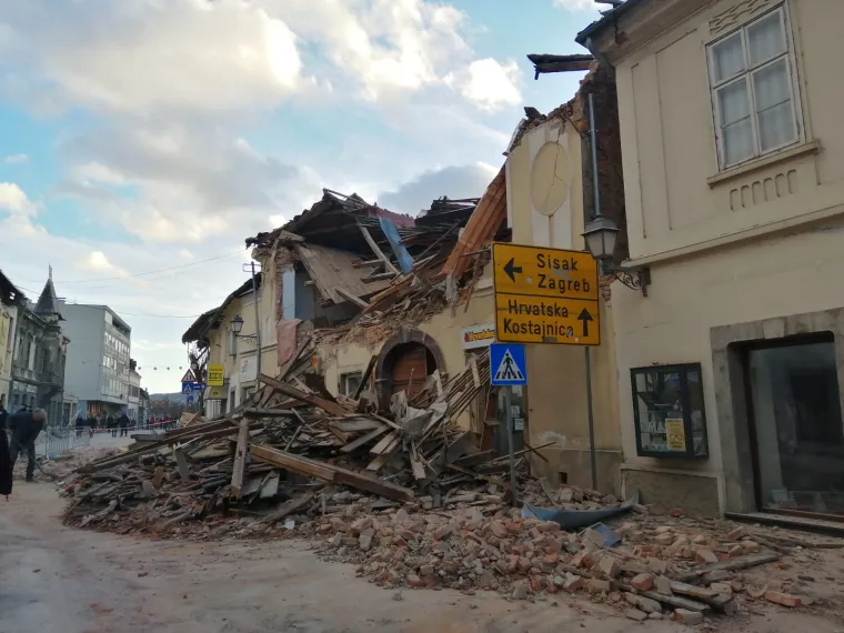 Razoran potres uništio pola Petrinje i okolna naselja: U sekundi je ugašeno sedam života
