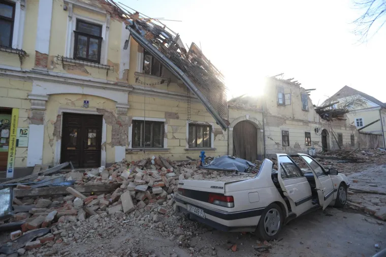 Razoran potres uništio pola Petrinje i okolna naselja: U sekundi je ugašeno sedam života