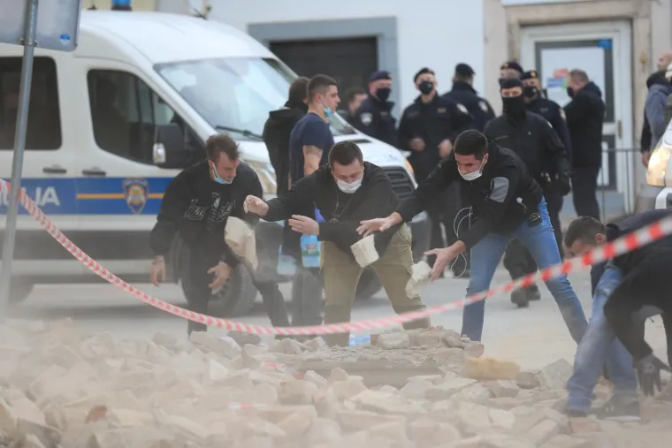 Razoran potres uništio pola Petrinje i okolna naselja: U sekundi je ugašeno sedam života