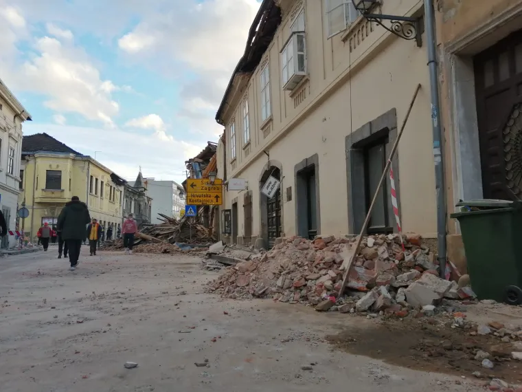 Razoran potres uništio pola Petrinje i okolna naselja: U sekundi je ugašeno sedam života