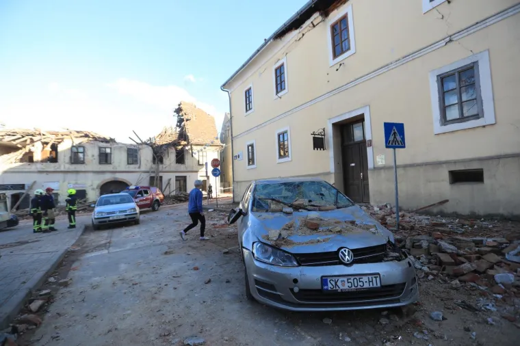 Razoran potres uništio pola Petrinje i okolna naselja: U sekundi je ugašeno sedam života