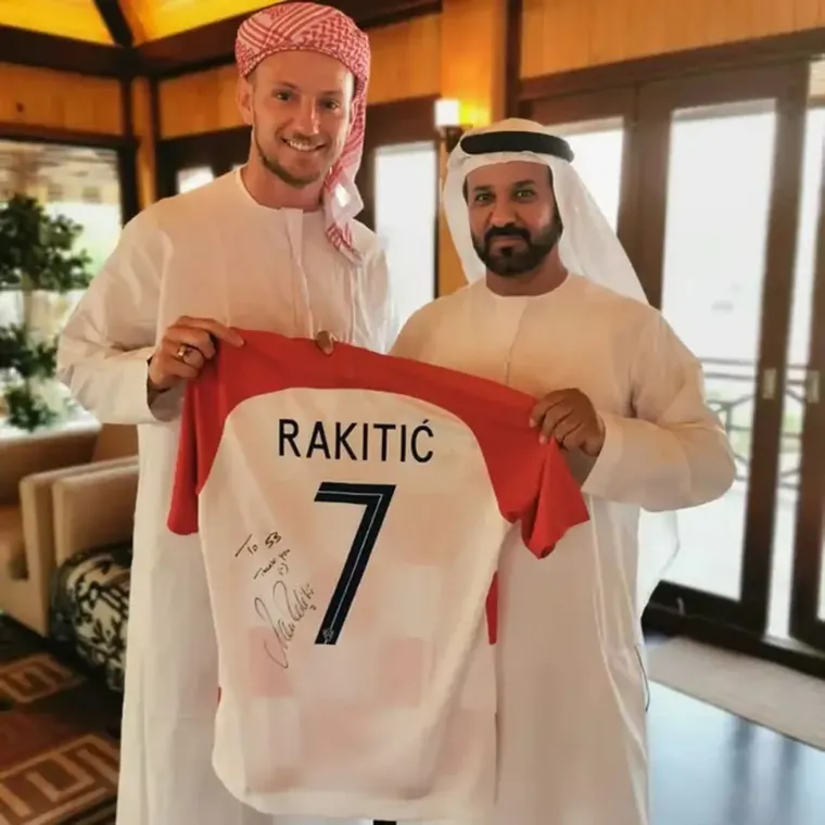Modrić mazio orla, hranio tigra i pozirao sa zmijama, no jedna će fotografija jako naljutiti njegovog prijatelja