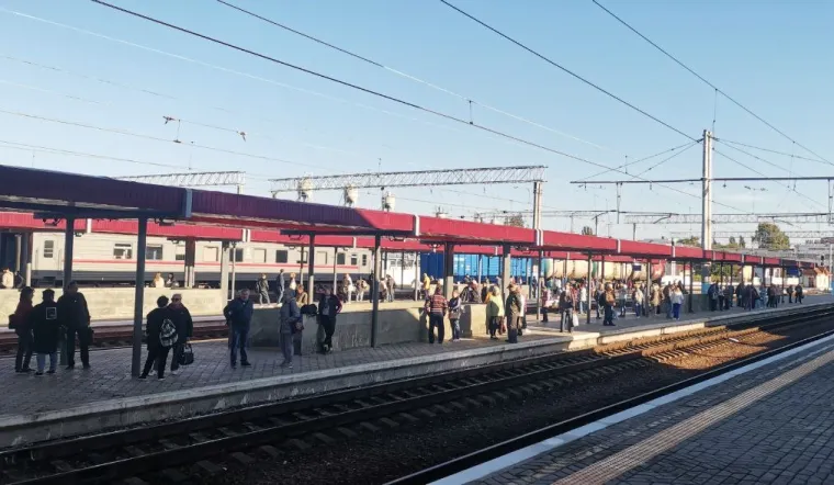Pogledajte kako očajni Rusi panično pokušavaju pobjeći s Krima u trenutcima dok se veza s kopnom topi