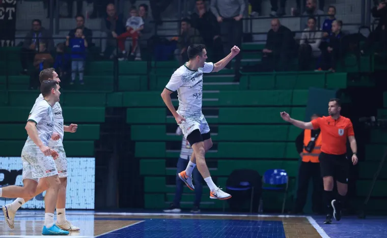 U 19. minuti je za Juicy zabio Šundov za 1-0. Naturavitu je prvo u igru vratio Hajdarović golom u 25. minuti za 1-1, ali u 32. Crnčević dovodi Juicy u ponovno vodstvo od 2-1. Tad je na scenu stupio najbolji igrač turnira Ivan Borna Jelić Balta. Bivši igrač Slavena Belupa najprije je u 34. minuti izjednačio na 2-2, a u 39. pogodio za 3-2 i veliko slavlje.