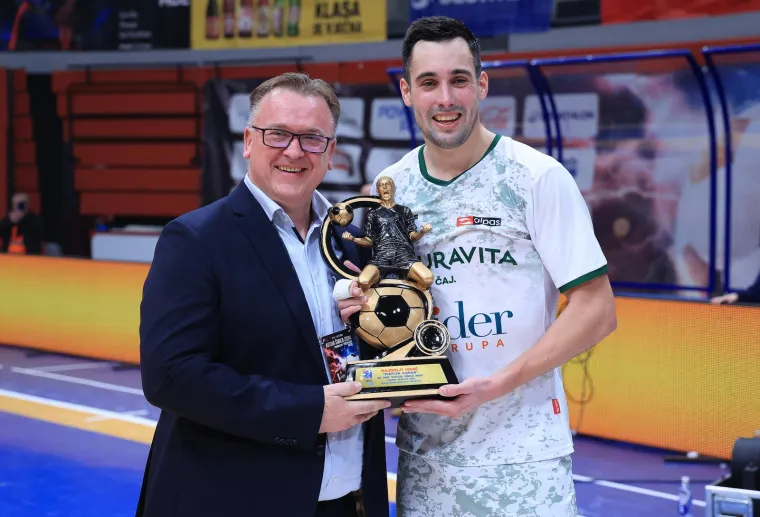 Ivan Borna Jelić Balta proglašen je igračem turnira i uručena mu je nagrada &apos;Matija Capan&apos; nazvana po tragično preminulom futsal igraču i treneru.