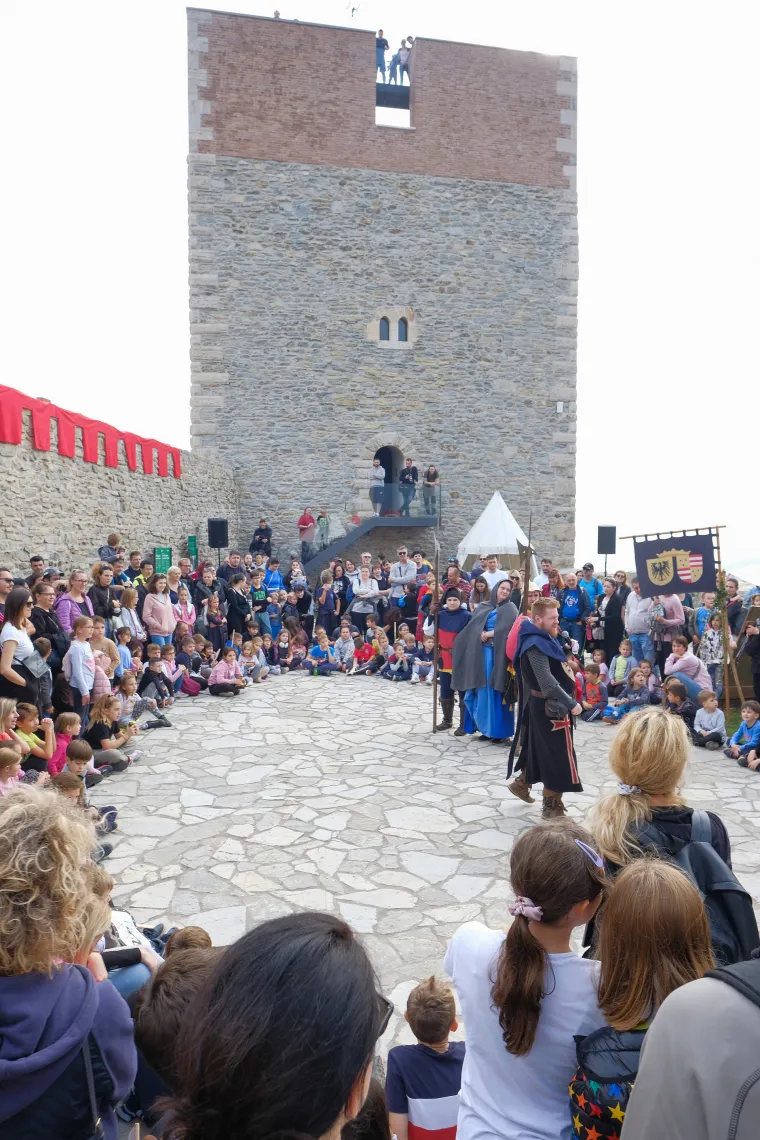 Glavosjeci i djeve, križari i pisari, baklje i samostreli - na Medvedgradu je oživio srednji vijek