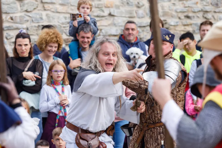 Glavosjeci i djeve, križari i pisari, baklje i samostreli - na Medvedgradu je oživio srednji vijek