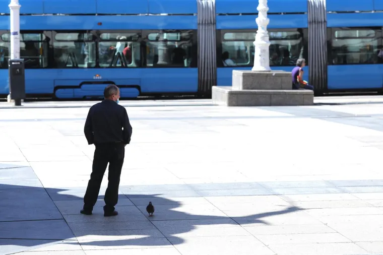Visoke temperature po cijeloj Hrvatskoj: Pogledajte kako se Zagrepčani i Šibenčani bore protiv nesnosnih vrućina