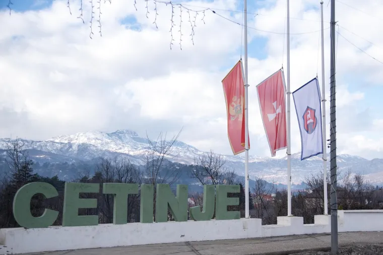 Dan nakon strašne tragedije, u Cetinju jeziva atmosfera. Ovako izgledaju ulice