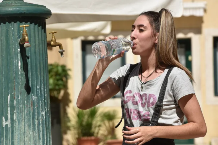 Visoke temperature po cijeloj Hrvatskoj: Pogledajte kako se Zagrepčani i Šibenčani bore protiv nesnosnih vrućina