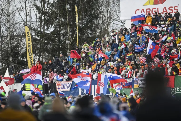 Tribine pune kockica i hrvatskih zastava: Kranjska Gora pretvorila se u Sljeme