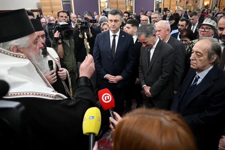 Plenković na Božićnom prijemu SNV-a: Pogledajte tko se još pojavio uz Pupovca
