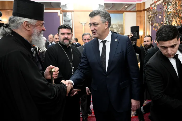 Plenković na Božićnom prijemu SNV-a: Pogledajte tko se još pojavio uz Pupovca