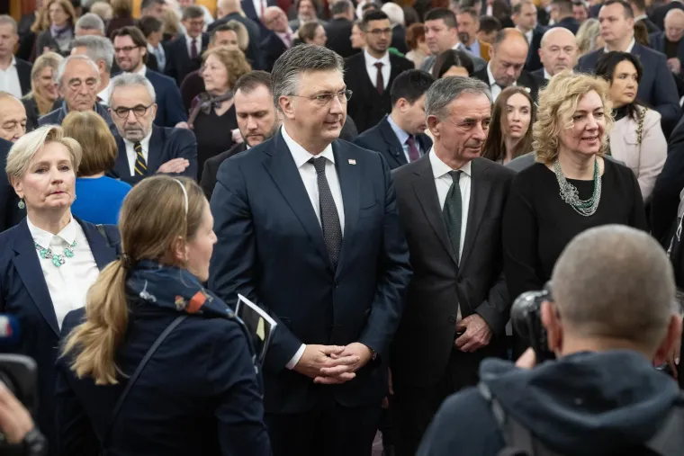Plenković na Božićnom prijemu SNV-a: Pogledajte tko se još pojavio uz Pupovca